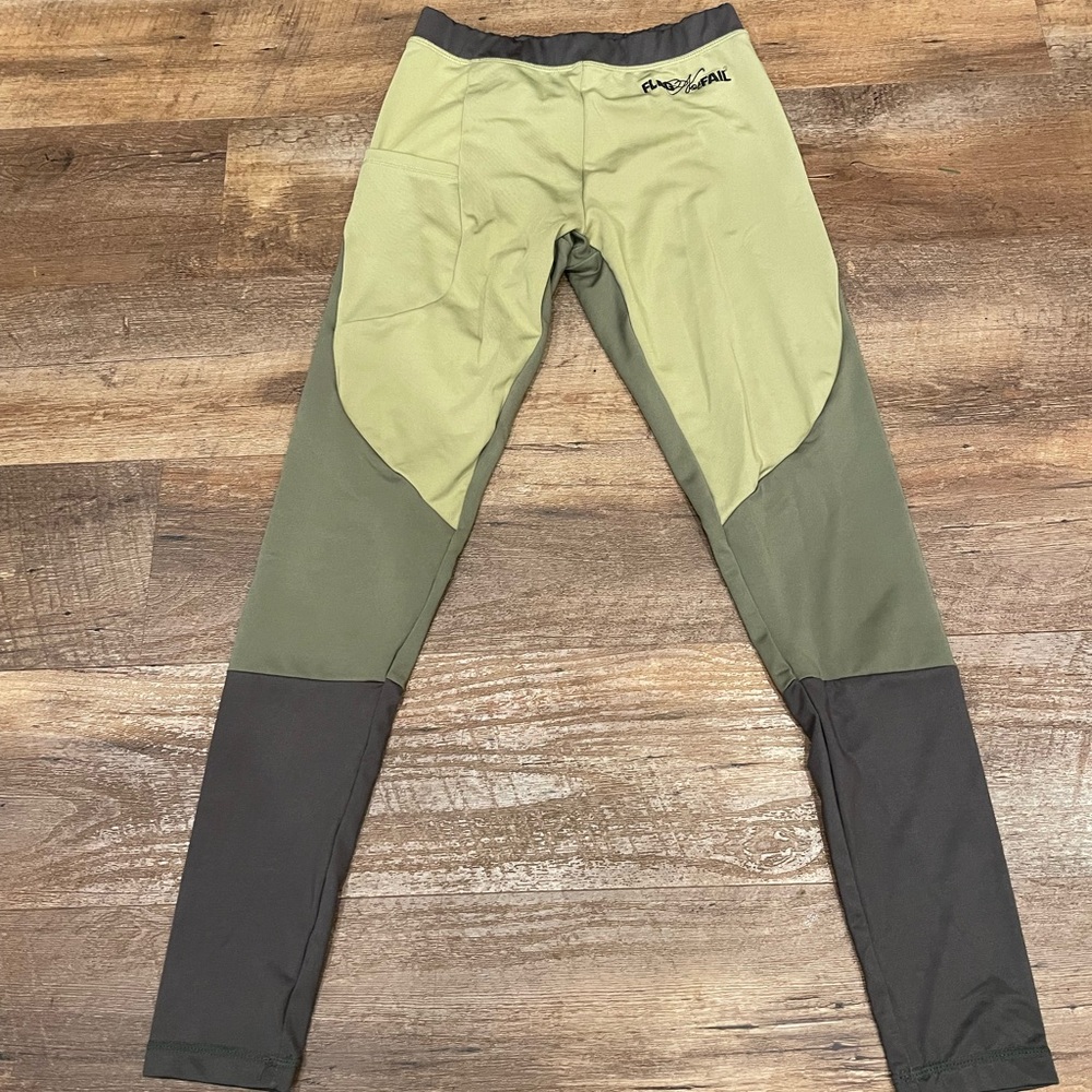 Flag nor fail xs green leggings